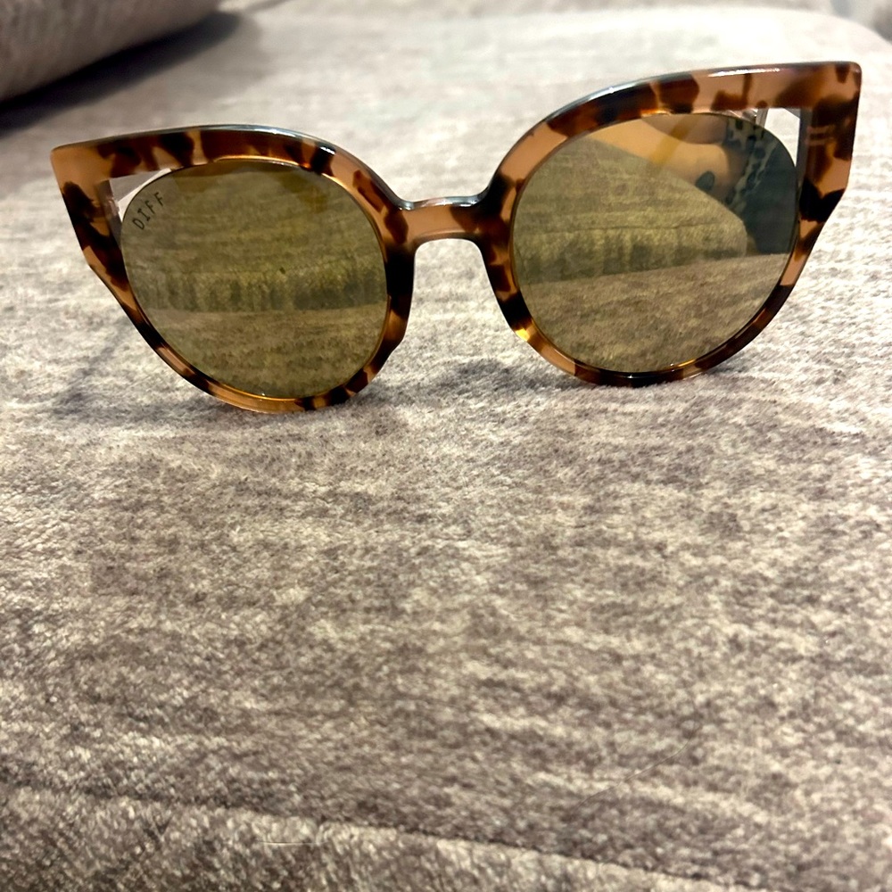 Diff Sunglasses, Cat eye (New)